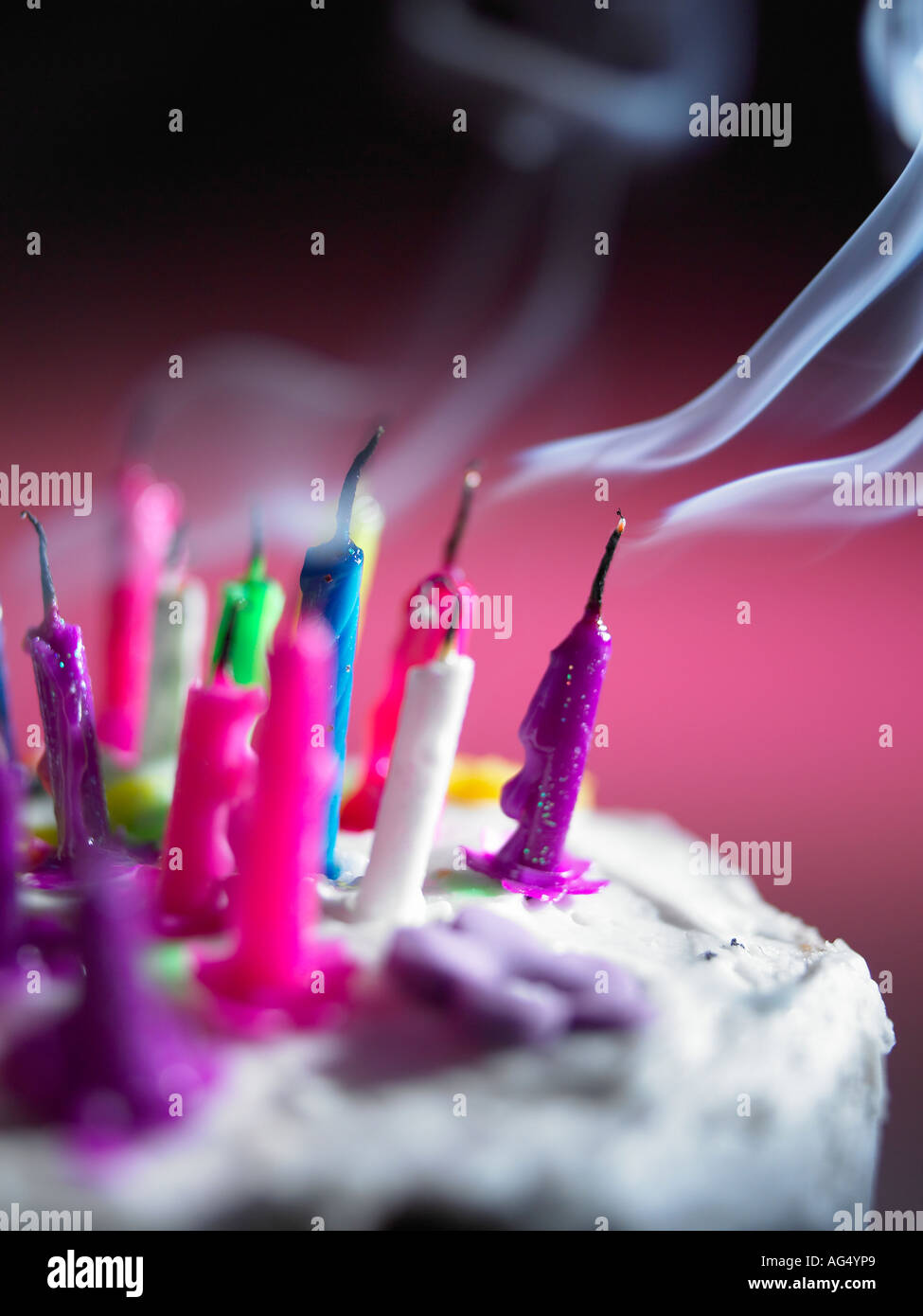 Geburtstagskerzen ausgeblasen Stockfoto