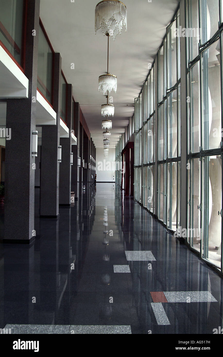 Ein Flur in den Palast der Wiedervereinigung, Ho CHi Min City (offiziell Saigon) dieses Gebäude war der ehemalige US-Botschaft und war der Aufstellungsort Stockfoto