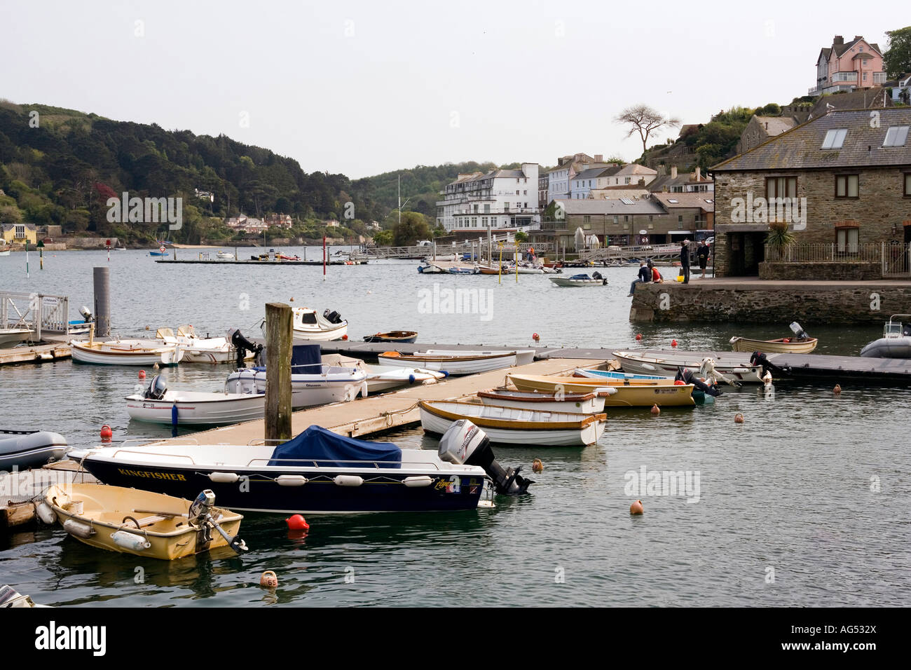 UK-Devon-Rib-Boote vertäut Salcombe Steg Stockfoto