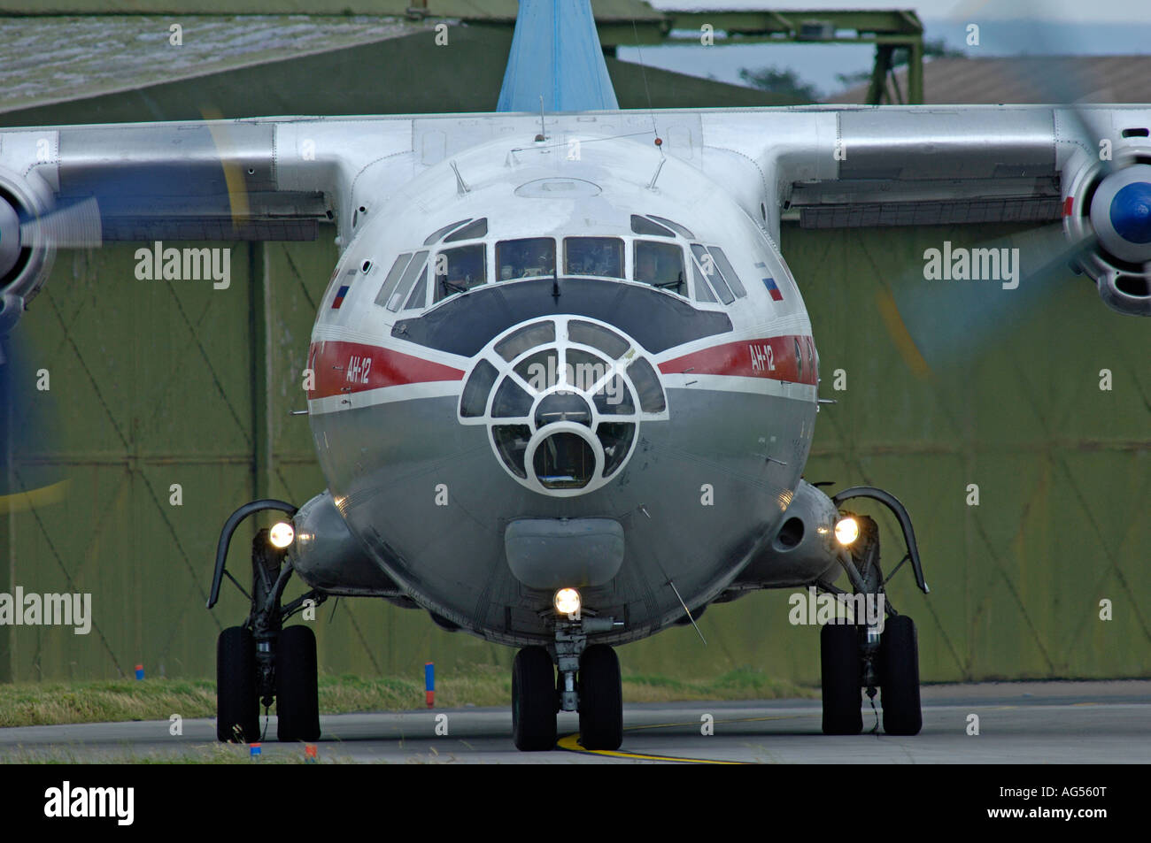 Antonov an 12bp Fotos und Bildmaterial in hoher Auflösung Alamy