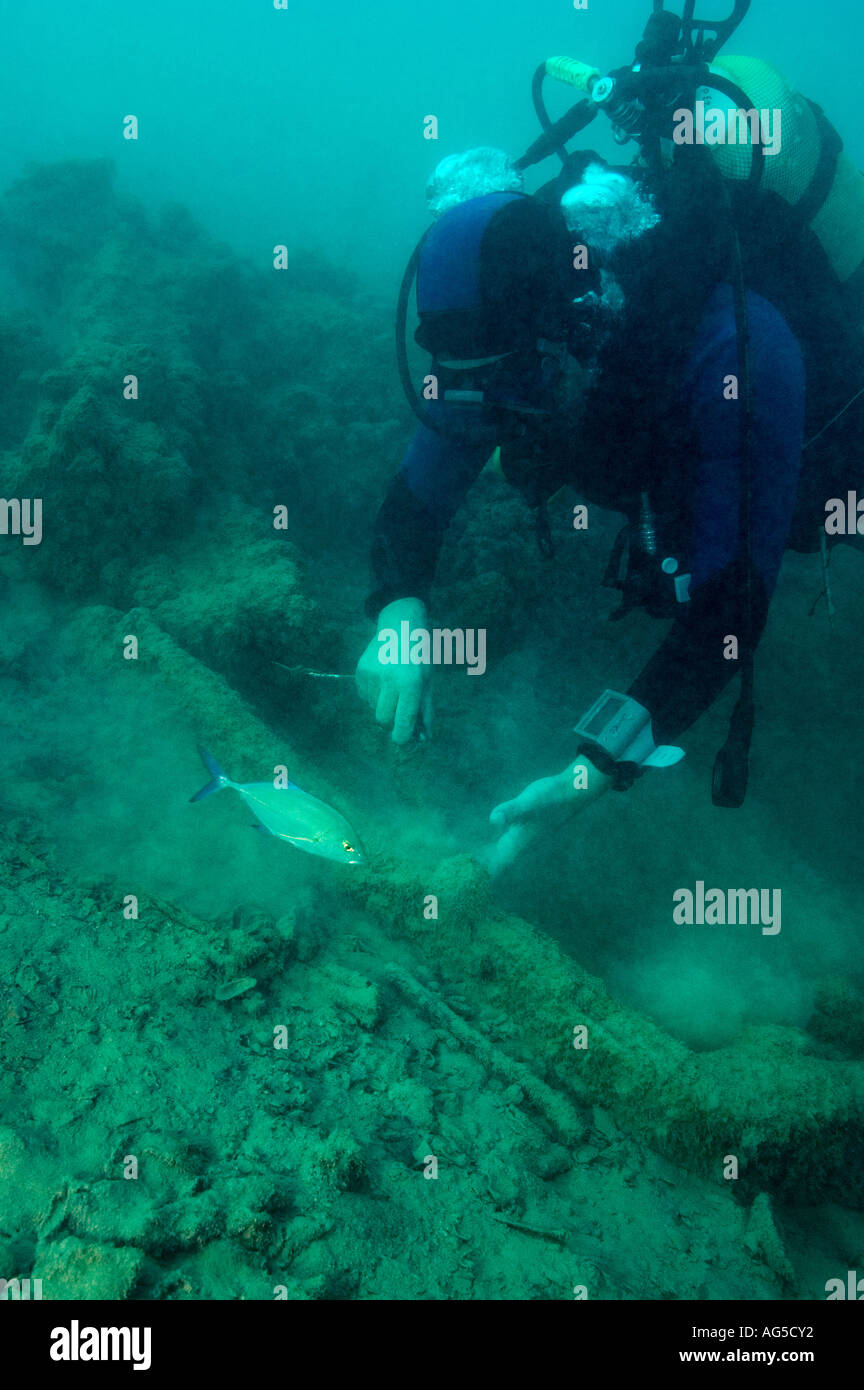 Scubadiver auf den Schiffbruch des Sirius Stockfoto