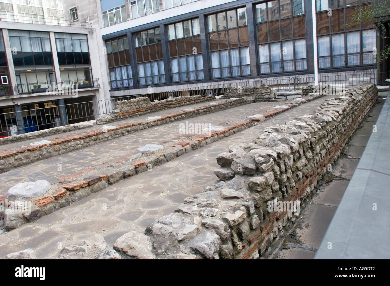 Ruinen des Tempels des Mithras im Queen Victoria Street in der City of London GB UK Stockfoto