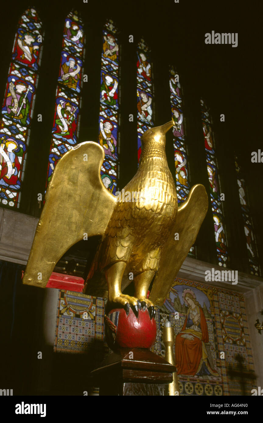 Devon schon St. Mary Parish Kirche Lady Chapel 13. Jahrhundert Eagle Rednerpult Stockfoto