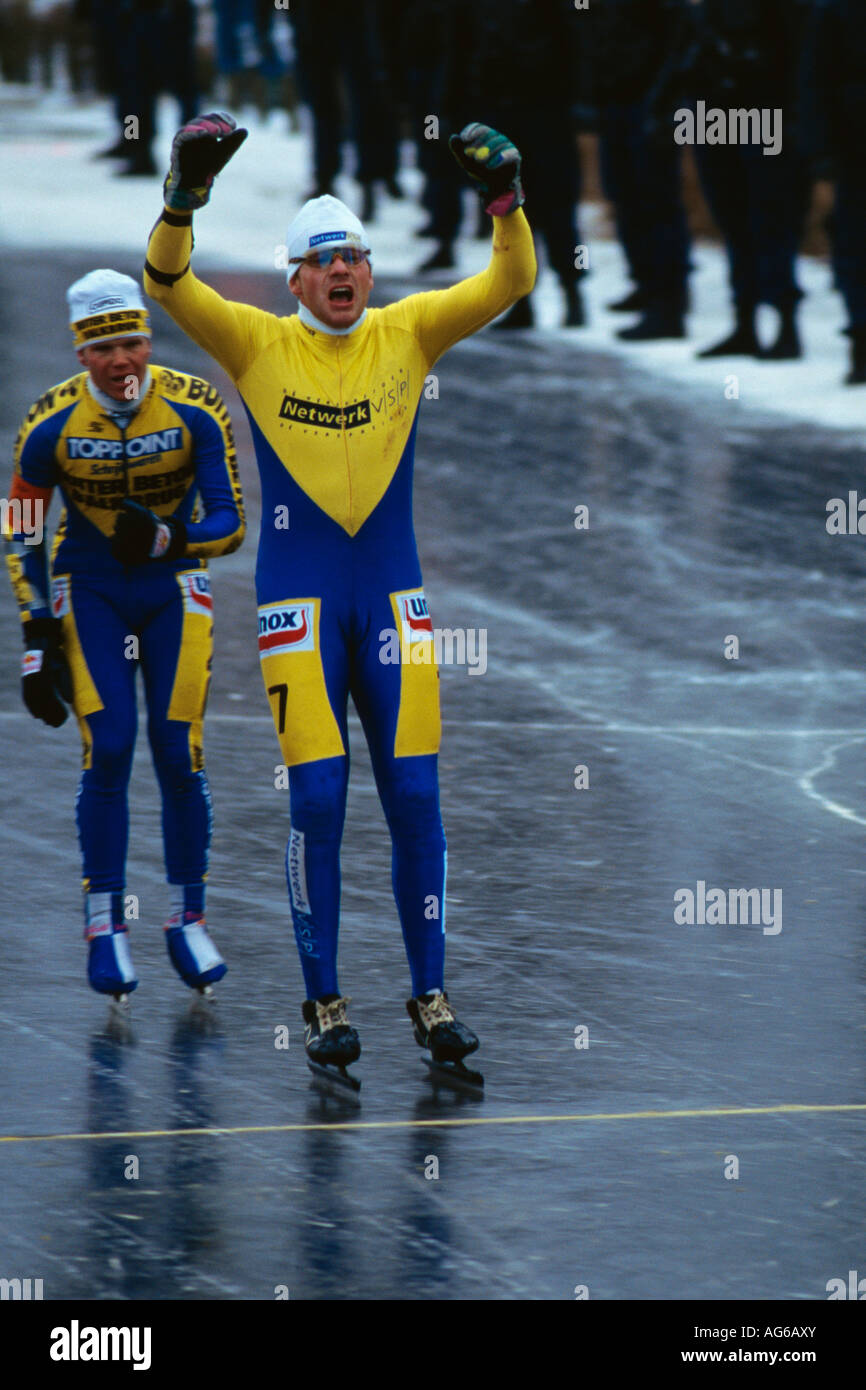 Niederlande Leeuwarden Sieger Henk Angenent Marathon skating Rennen genannt elf-Städte-Tour 1997 Stockfoto