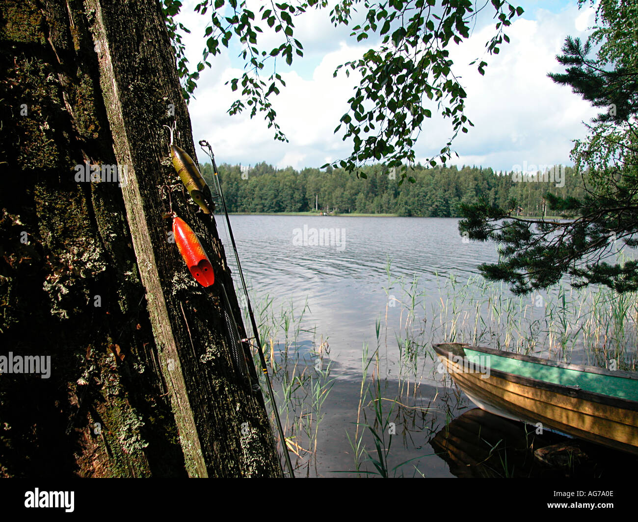 Angelhaken in einem Fischerei-Häuschen an einem See Stockfoto