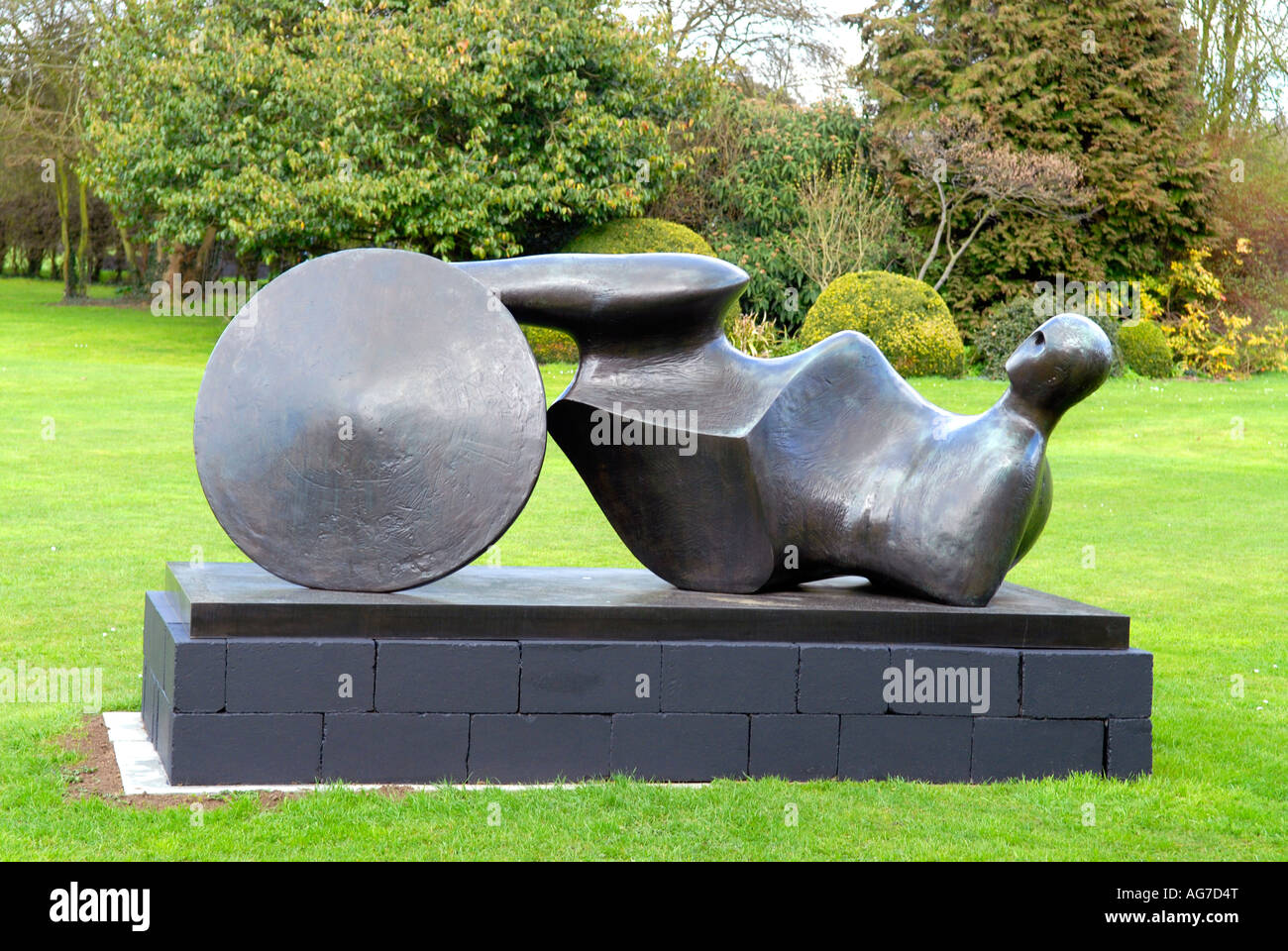 Henry Moore Foundation, Perry Green, Metall Bronze-Skulptur des Goslarer Krieger absolvierte 1973 / 74 Stockfoto