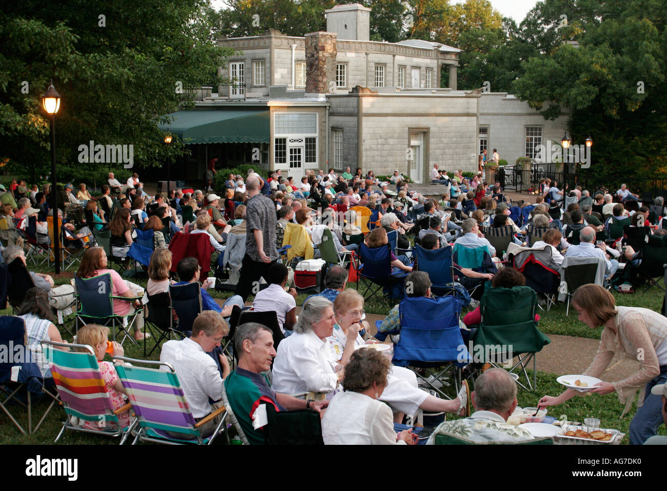 Alabama Madison County, Huntsville, Burritt on the Mountain, Knology City Lights Concert Series, Rasen, Publikum, Menschenmenge, Essen, Essen, Besucher reisen Stockfoto