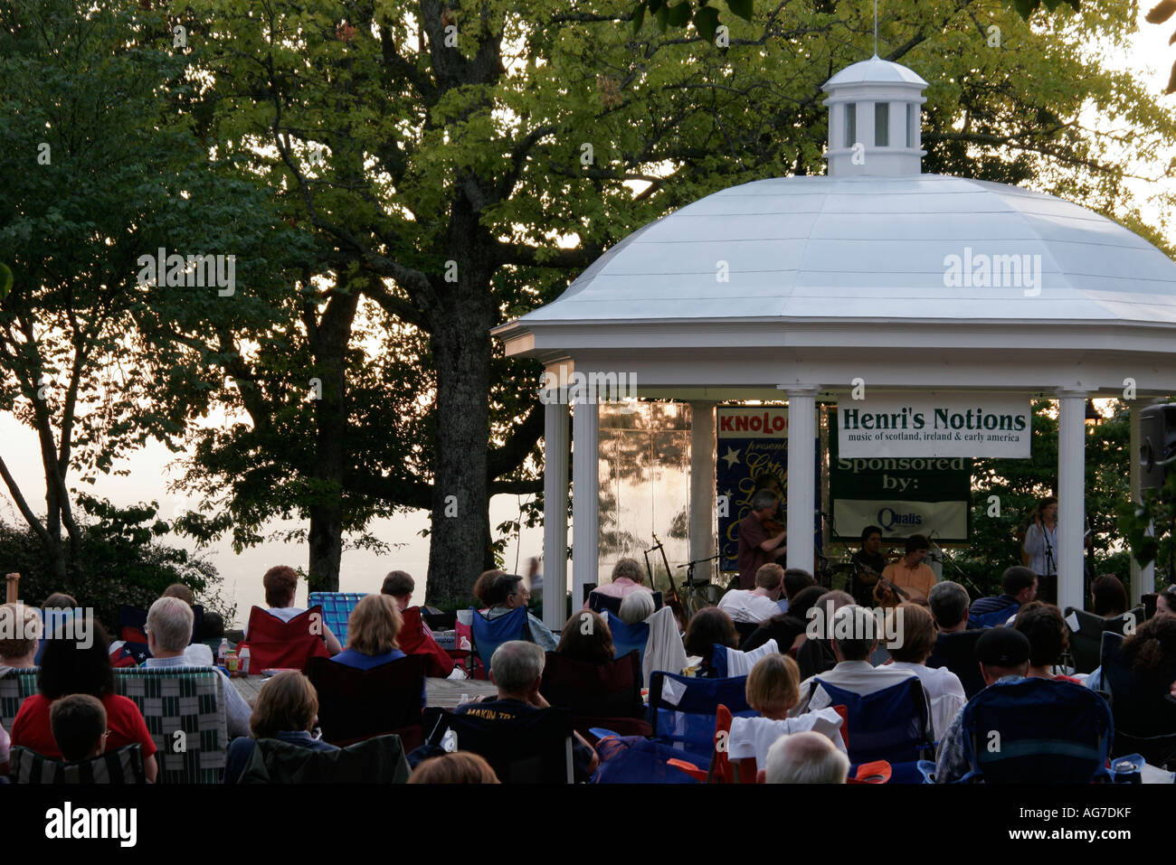 Alabama Madison County, Huntsville, Burritt on the Mountain, Knology City Lights Concert Series, Pavillon, Publikum, Menschenmenge, Besucher reisen auf Reisetour Stockfoto