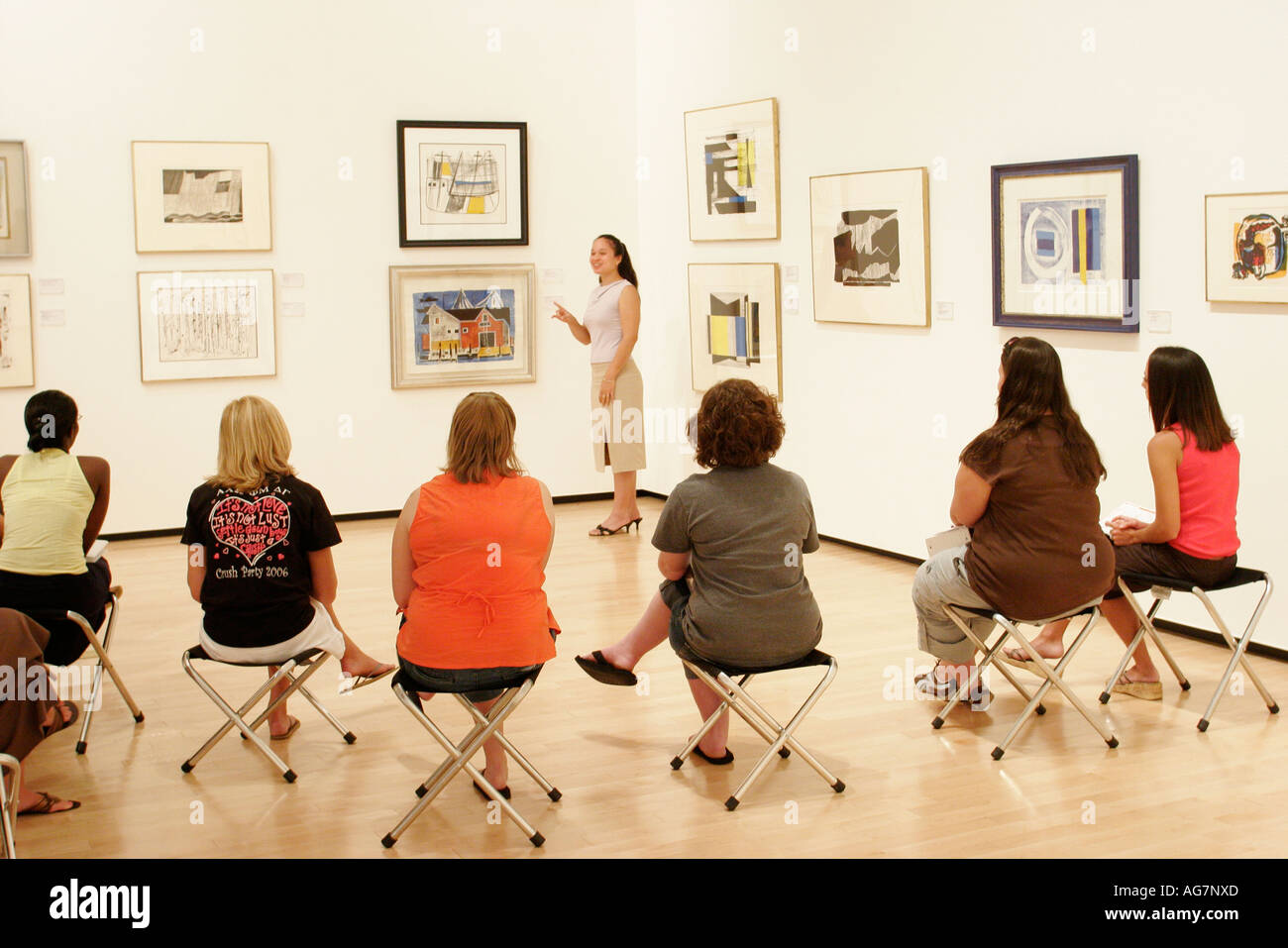 Auburn University Alabama, Campus, Jule Collins Smith Museum of Fine Arts, Seminar, Klasse, Unterricht, Bildung, asiatische Frau, weiblich, Sprecher, Präsentation, vi Stockfoto