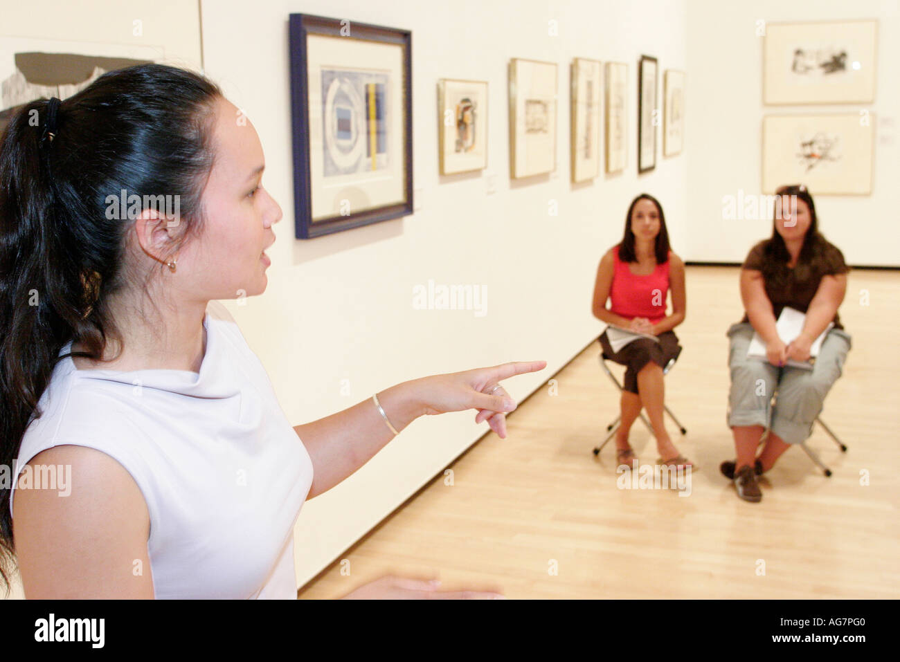 Auburn University Alabama, Campus, Jule Collins Smith Museum of Fine Arts, Seminar, Klasse, Unterricht, Bildung, asiatische Frau, weiblich, Sprecher, Präsentation, vi Stockfoto