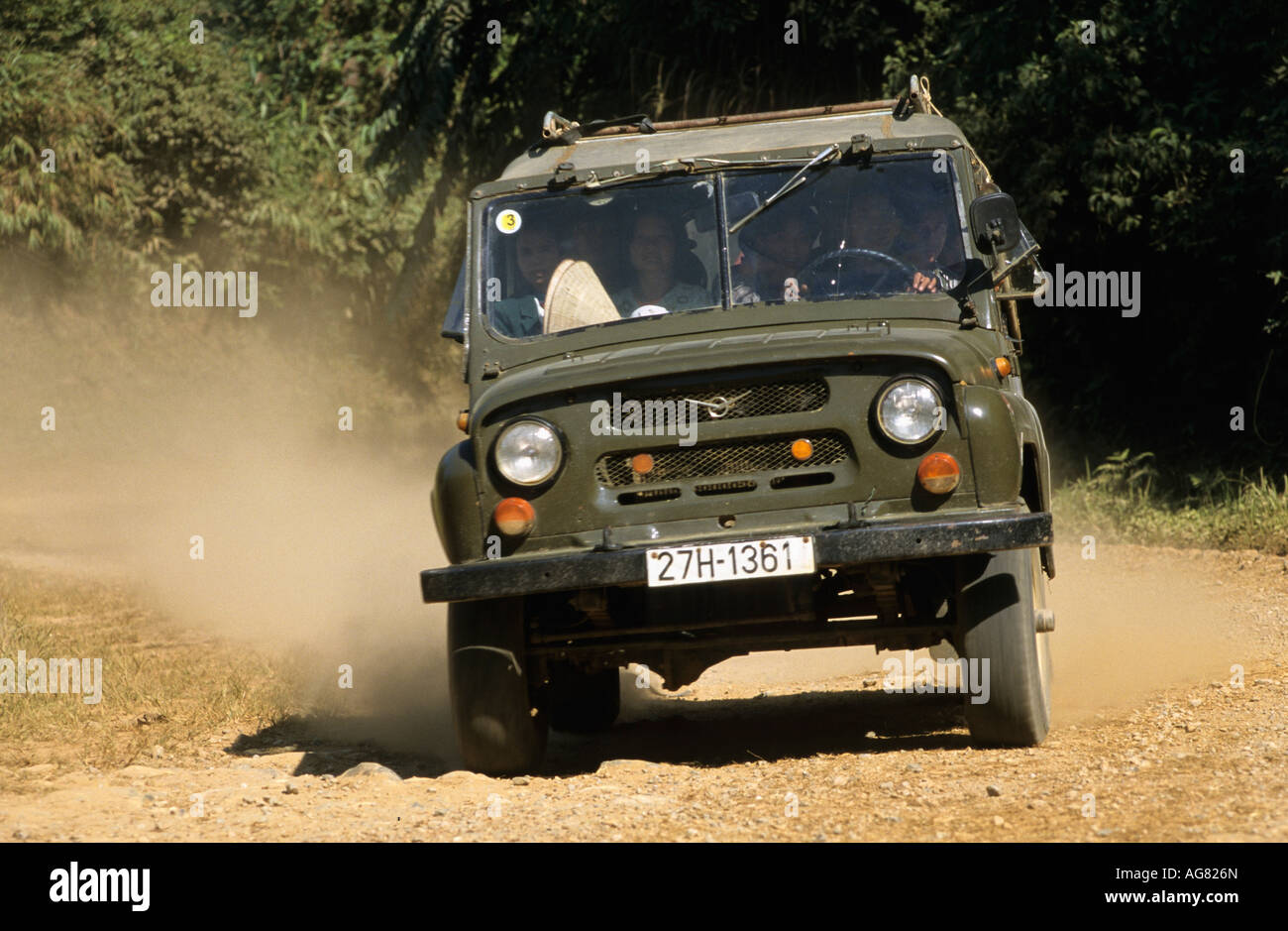 Vietnam Moc Chau Reisende inRussian 4 x 4 Auto Stockfoto