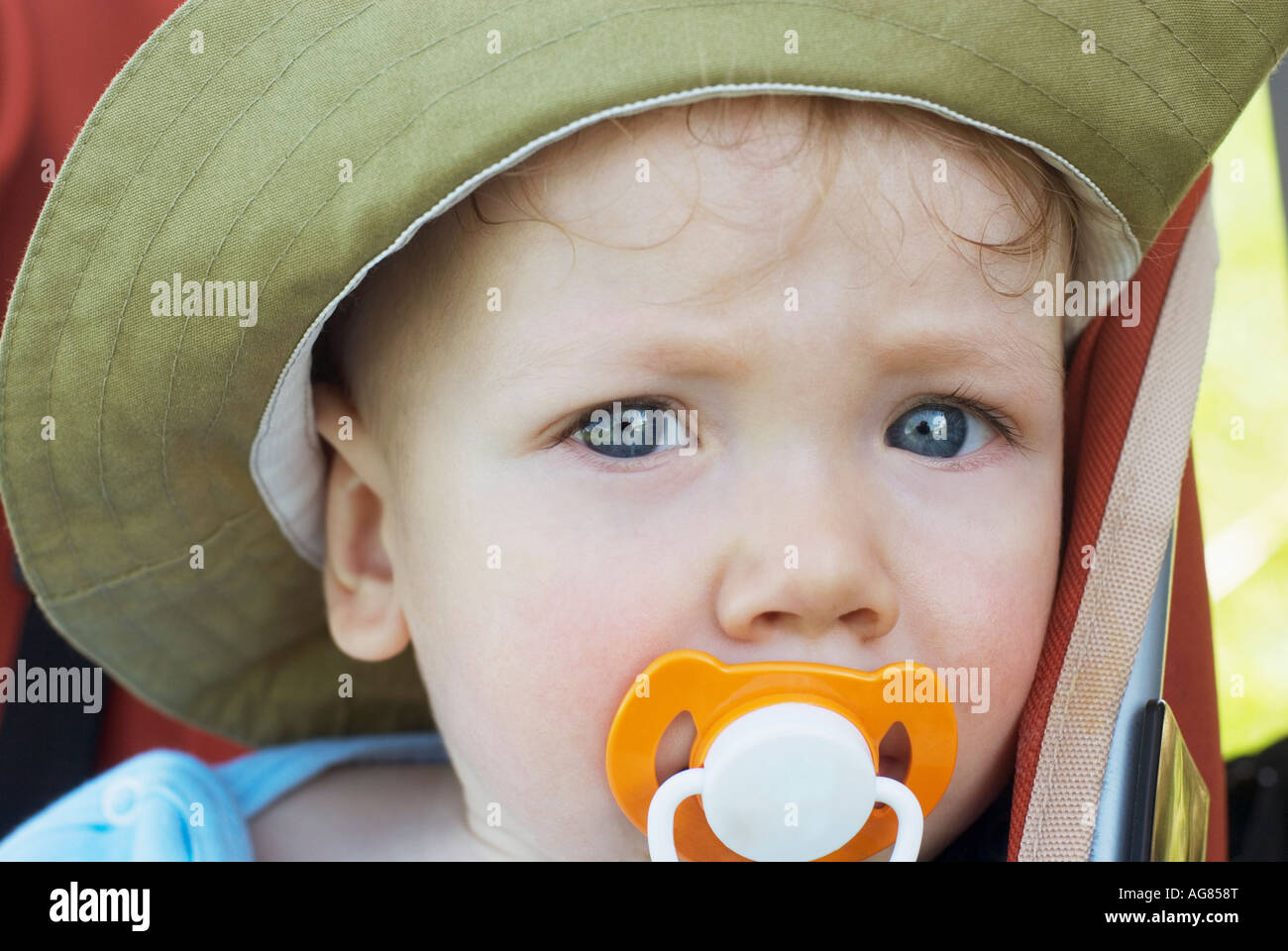 Baby mit Schnuller Stockfoto