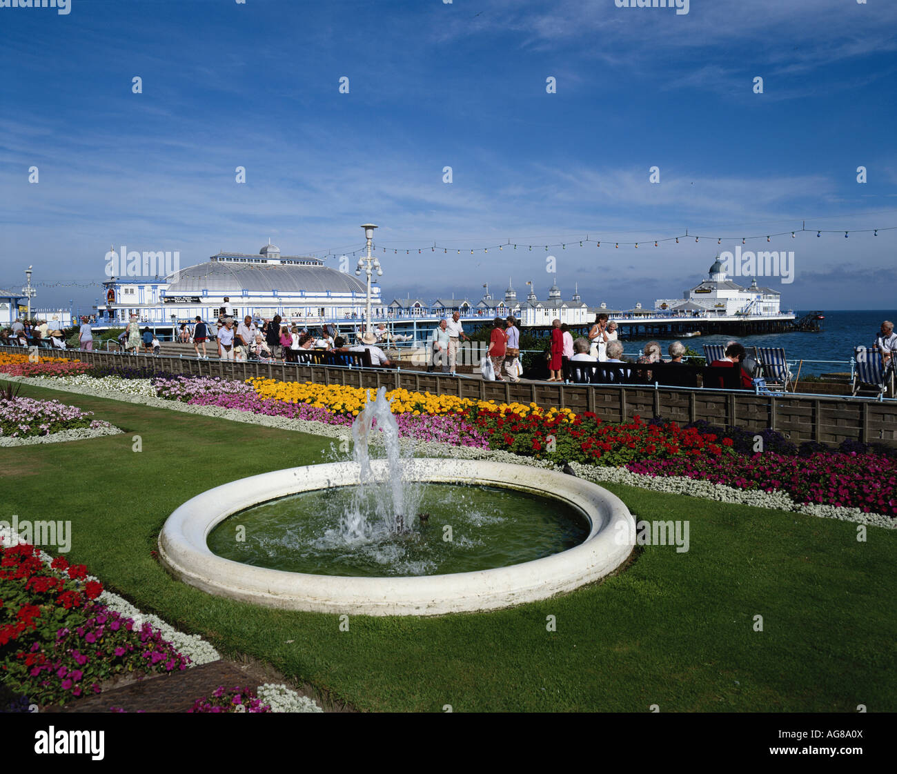 Promenade von Eastbourne und Pier East Sussex GB Stockfoto