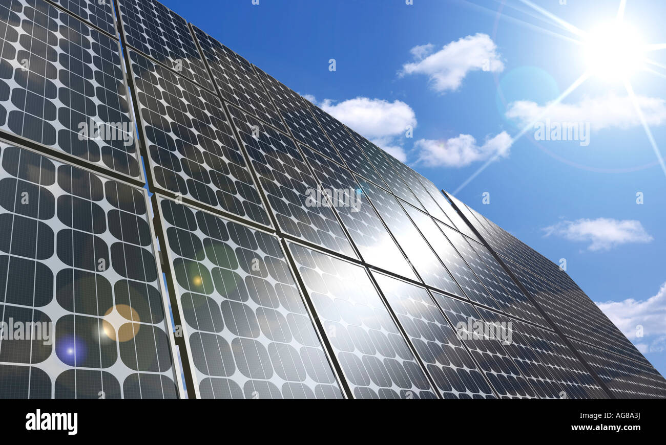 Solar-Panel unter blauem Himmel Sonne Energie Umwelttechnologien und nachhaltige Energiequellen Stockfoto