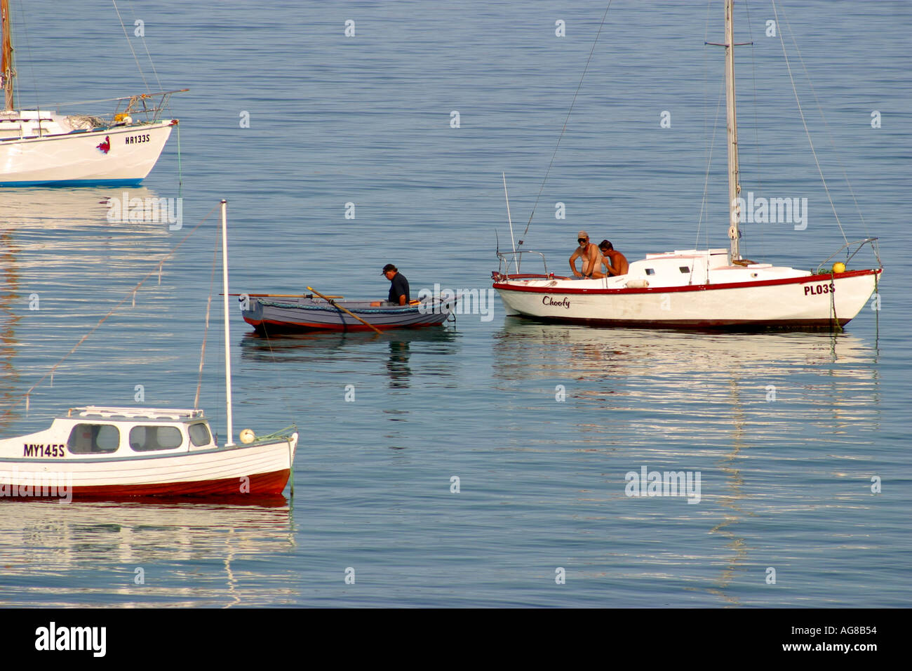 Mann im kleinen Boot hochauflösende Digitalkamera Foto Stockfoto