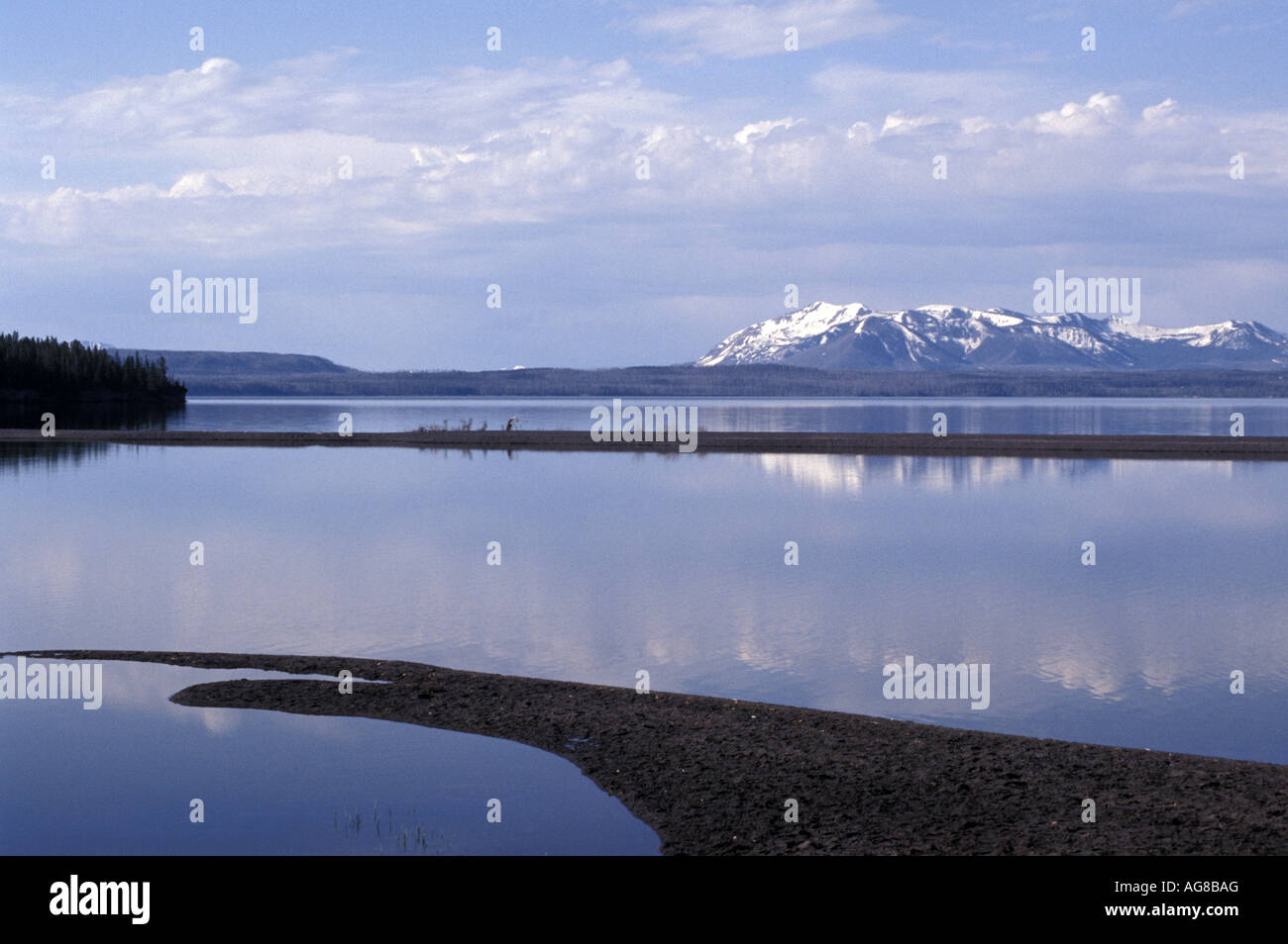 Yellowstone Lake Berge ruhiger Flachwasser Überlegung ideale perfekte landschaftlich Yellowstone-Nationalpark Stockfoto