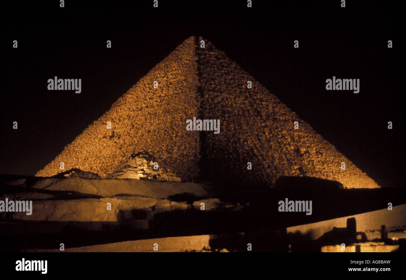 Ägypten, die große Pyramide Cheops Cheops in Giza Ägypten beleuchtet Nacht Ton- und Lichtshow Stockfoto