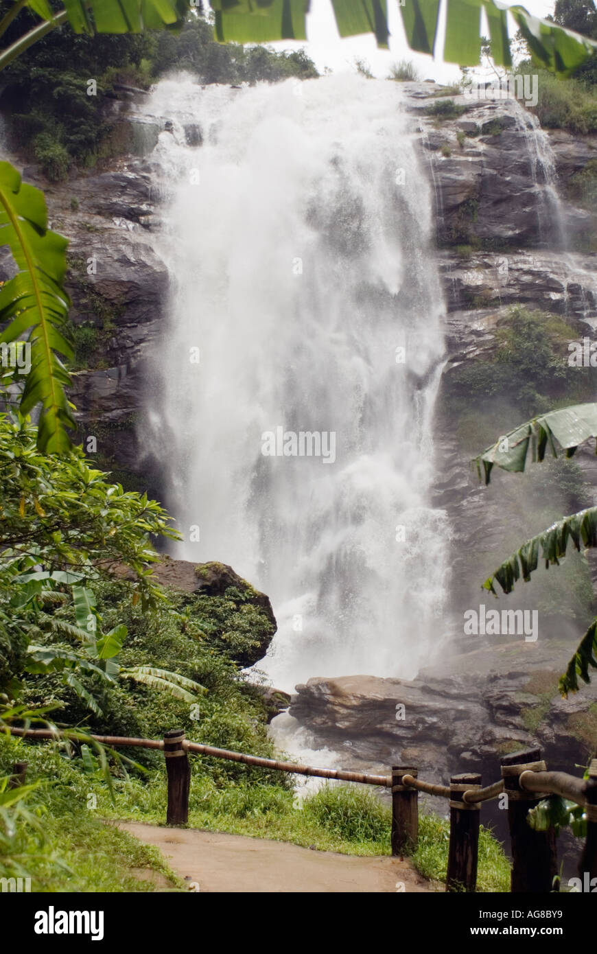Thailand Wachirathan Wasserfall Chiang Mai Provinz Doi Inthanon Nationalpark Stockfoto