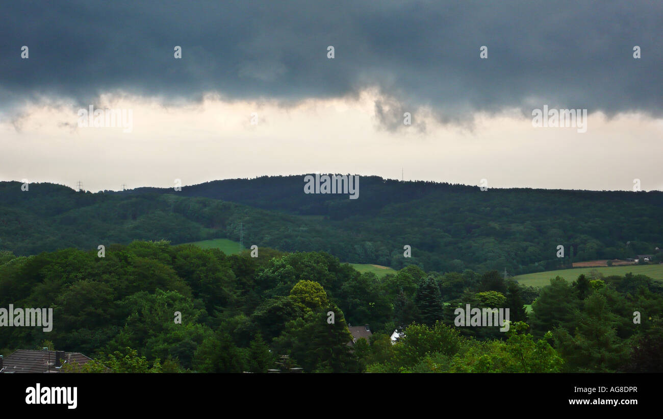 Thumderstorm Wolken, Witten, Ruhrgebiet, Nordrhein-Westfalen, Deutschland Stockfoto