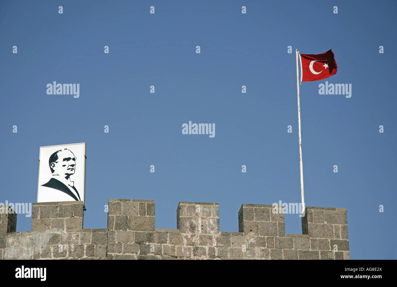 Zeichnung von Mustafa Kemal Atatürk und Nationalflagge, Diyarbakir, Türkei, Anatolien Stockfoto