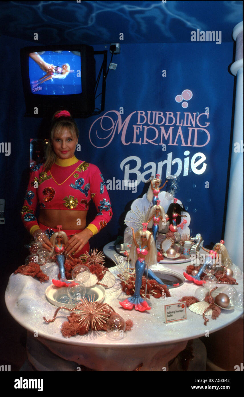 Anzeigen von BARBIE Puppen neue Palette an einer internationalen TOY FARE HAMBURG Deutschland Foto Julio Etchart Stockfoto