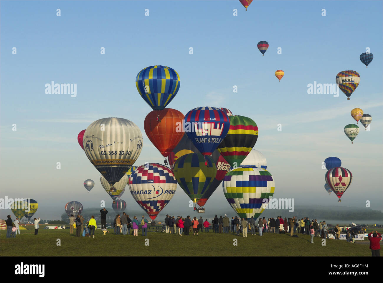 Masse abheben, bei der Lorraine Luft Mondial 2007, das größte Bolloon-Festival der Welt, Frankreich, Lothringen, Chambley-Bussires Stockfoto