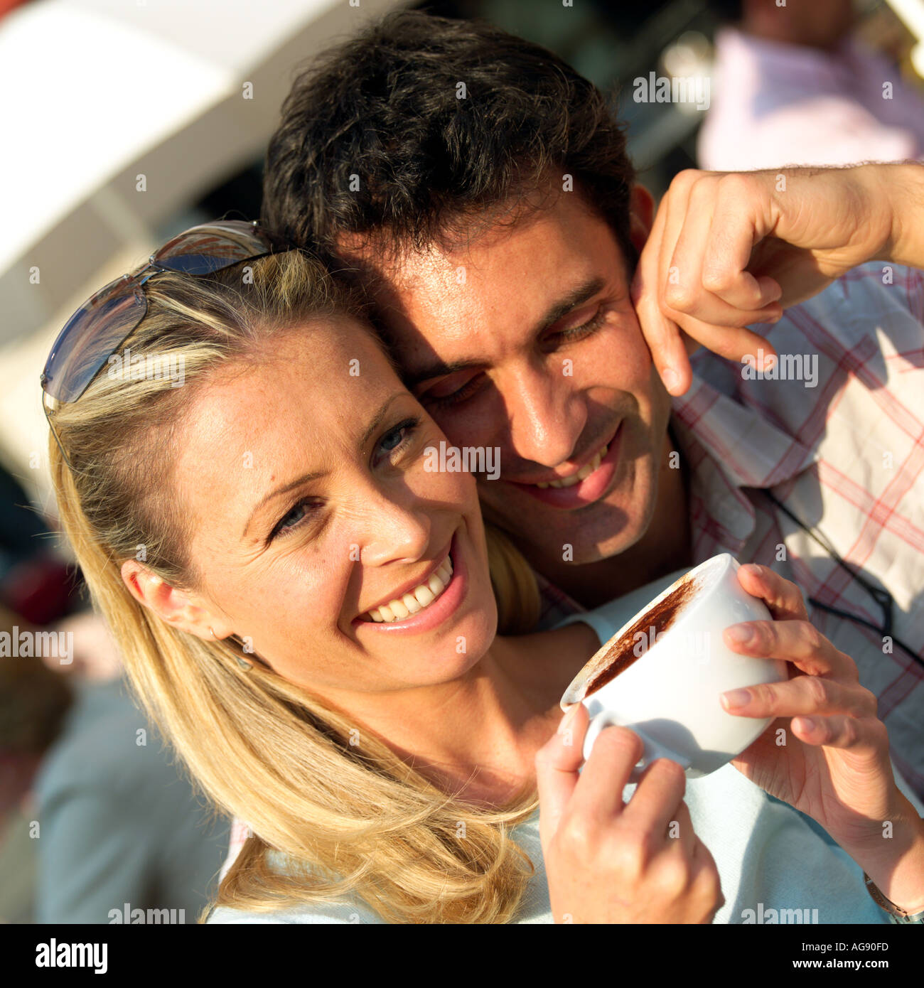 Paar trinken Cappuccino Stockfoto