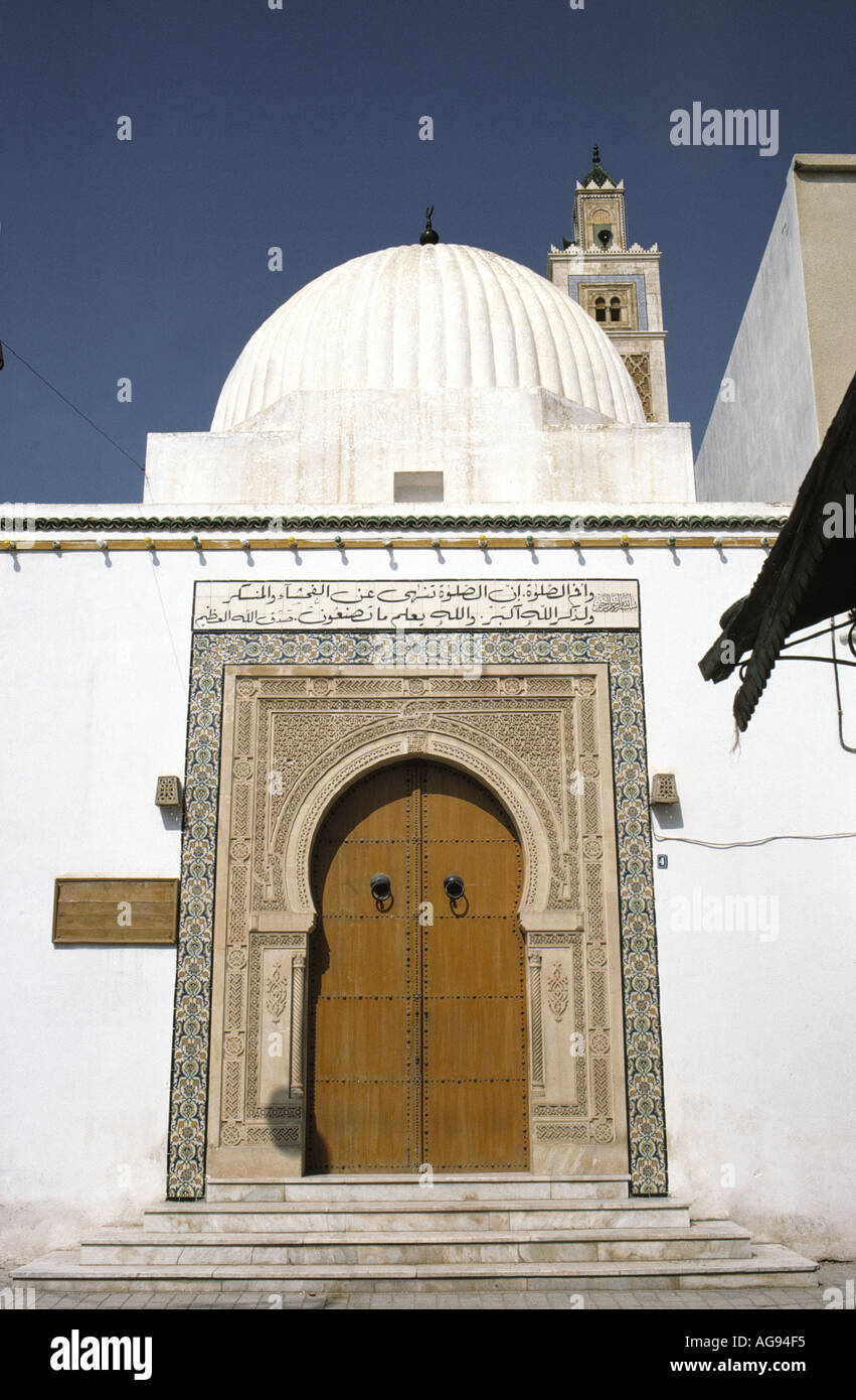 geschlossener Tür der Moschee Stadt Hammamet Tunesien Stockfoto