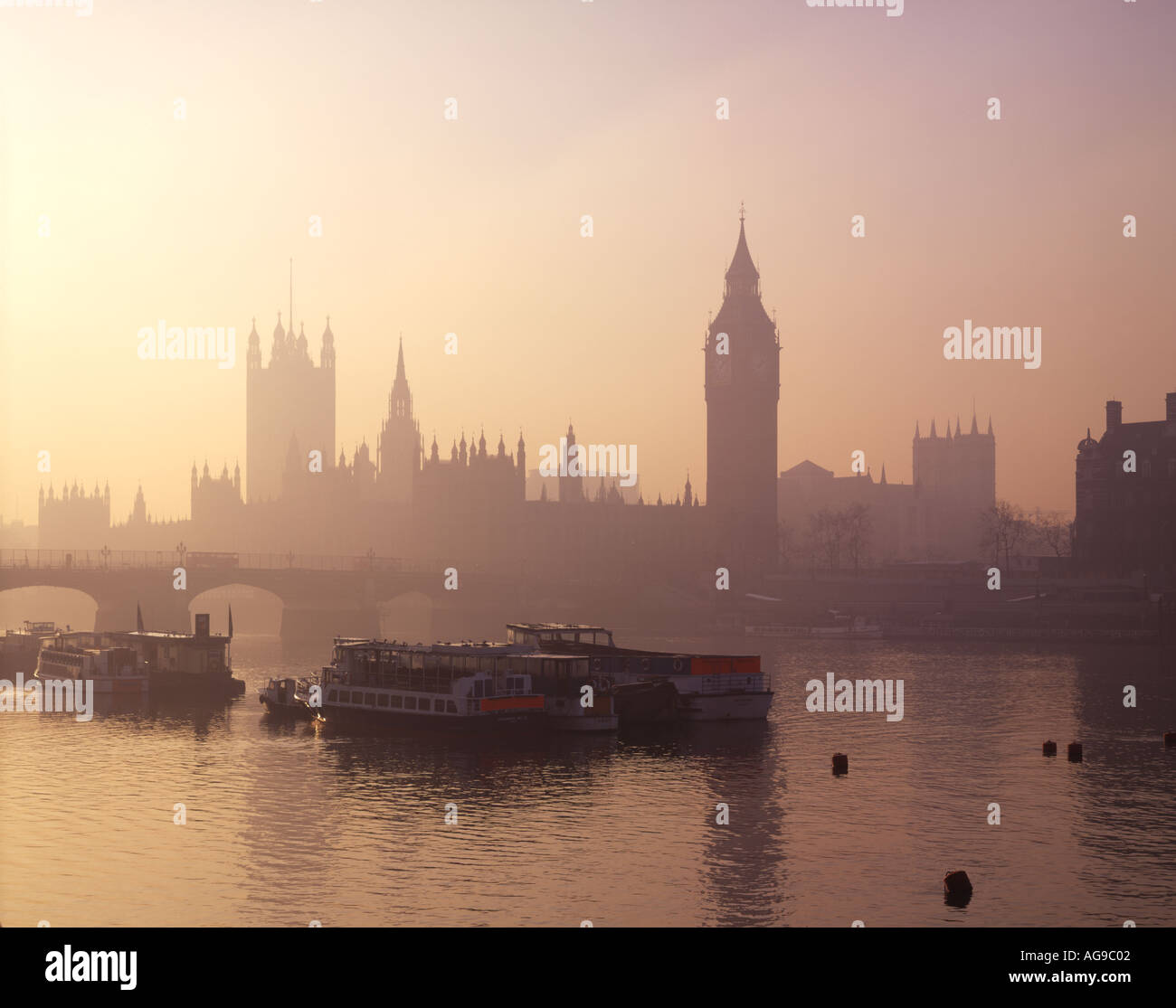 Die nebligen Haus von Parlament und Big Ben London UK Stockfoto