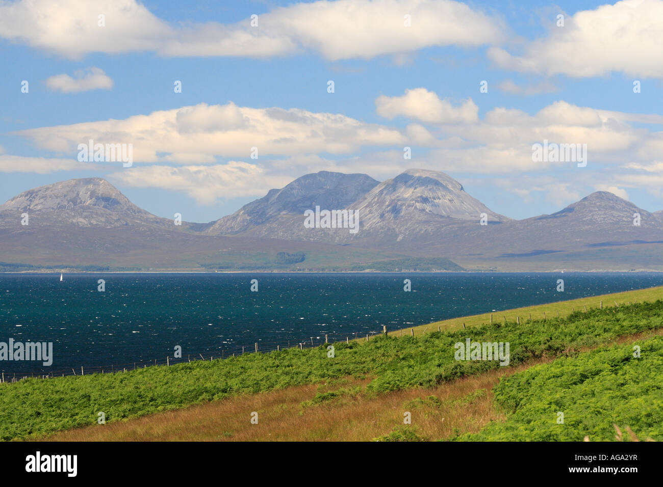 Paps of Jura Blick über Sound of Jura Knapdale Küste von Schottland Beinn An Oir höchsten Pap Stockfoto