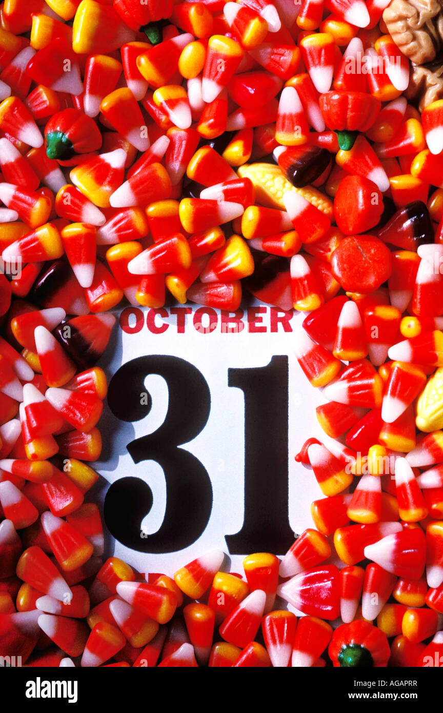 31. Oktober Kalender Seite und Süßigkeiten Stockfoto