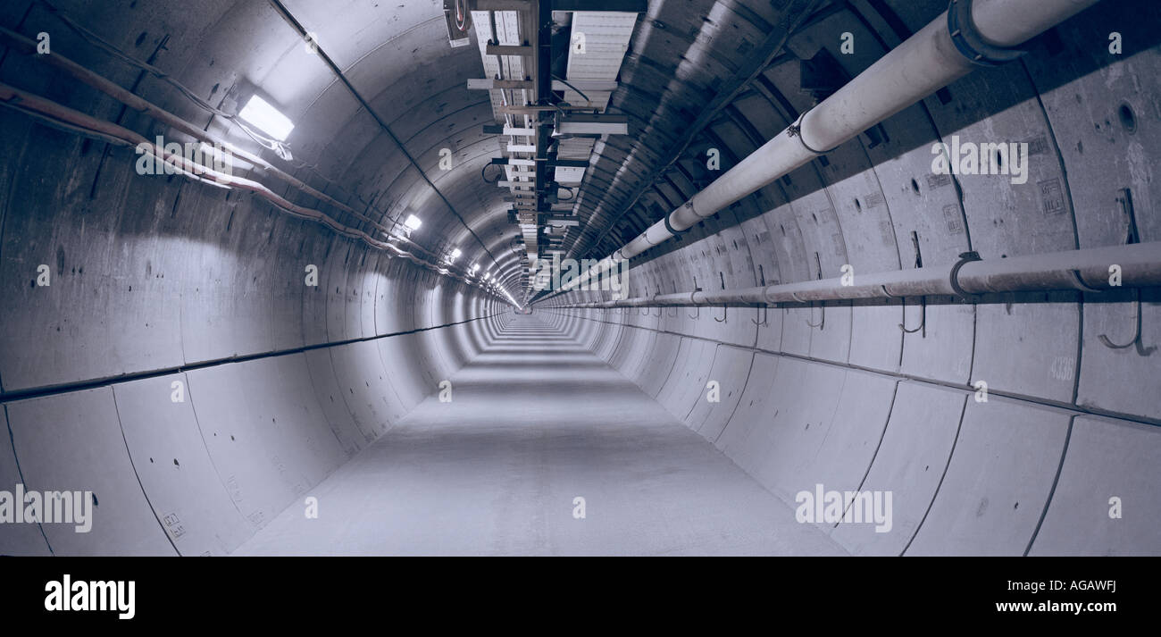Abgeschlossenen Abschnitt der Channel Tunnel Service Tunnel befindet sich zwischen den zwei Eisenbahntunnel für Wartung und Evakuierungsübungen verwendet. Stockfoto
