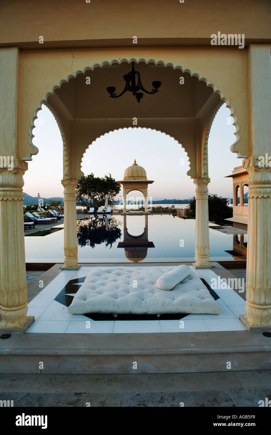 Blick auf den Spa-Pool im Udaivilâs Oberoi Hotel Stockfoto