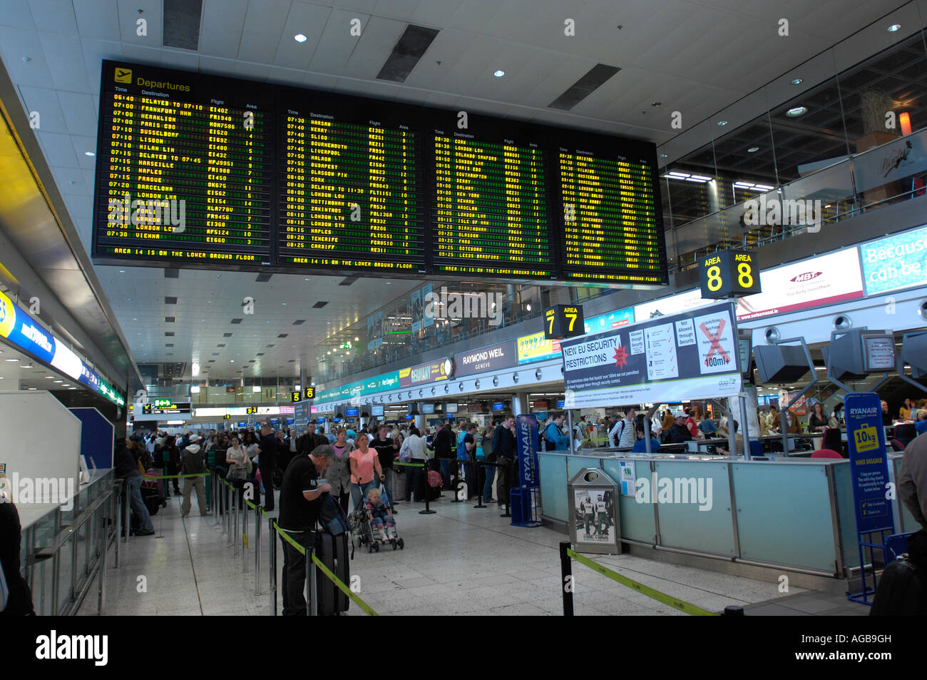 Der internationale Flughafen in Dublin Irland, Abflugterminal