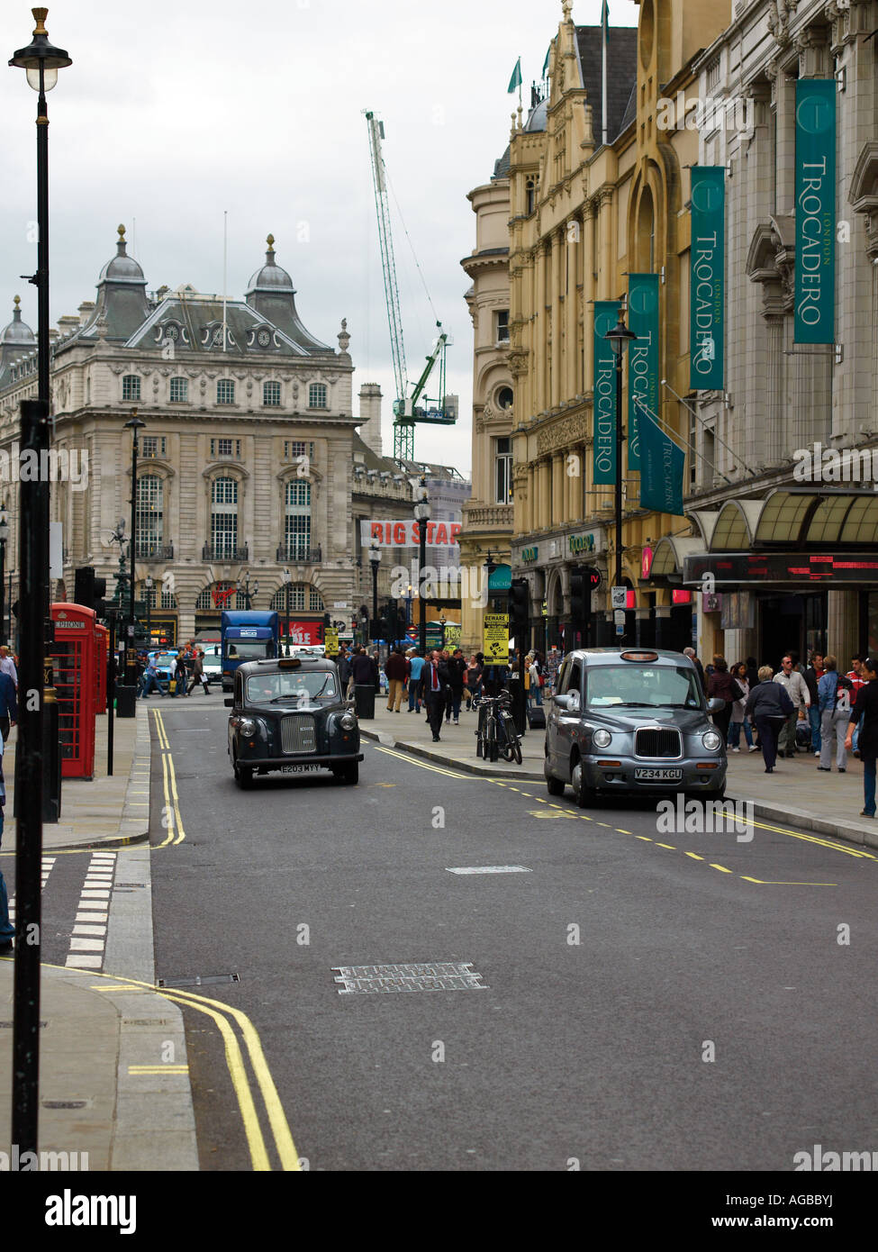 Schwarzes Taxi, Coventry Street, London, UK Stockfoto