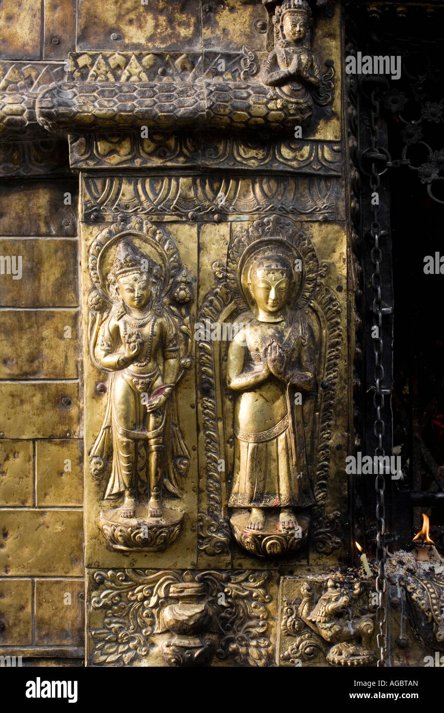 Swayambhunath Stupa Messing Gottheiten Detail. Swayambhu Stupa, Kathmandu, Nepal Stockfoto