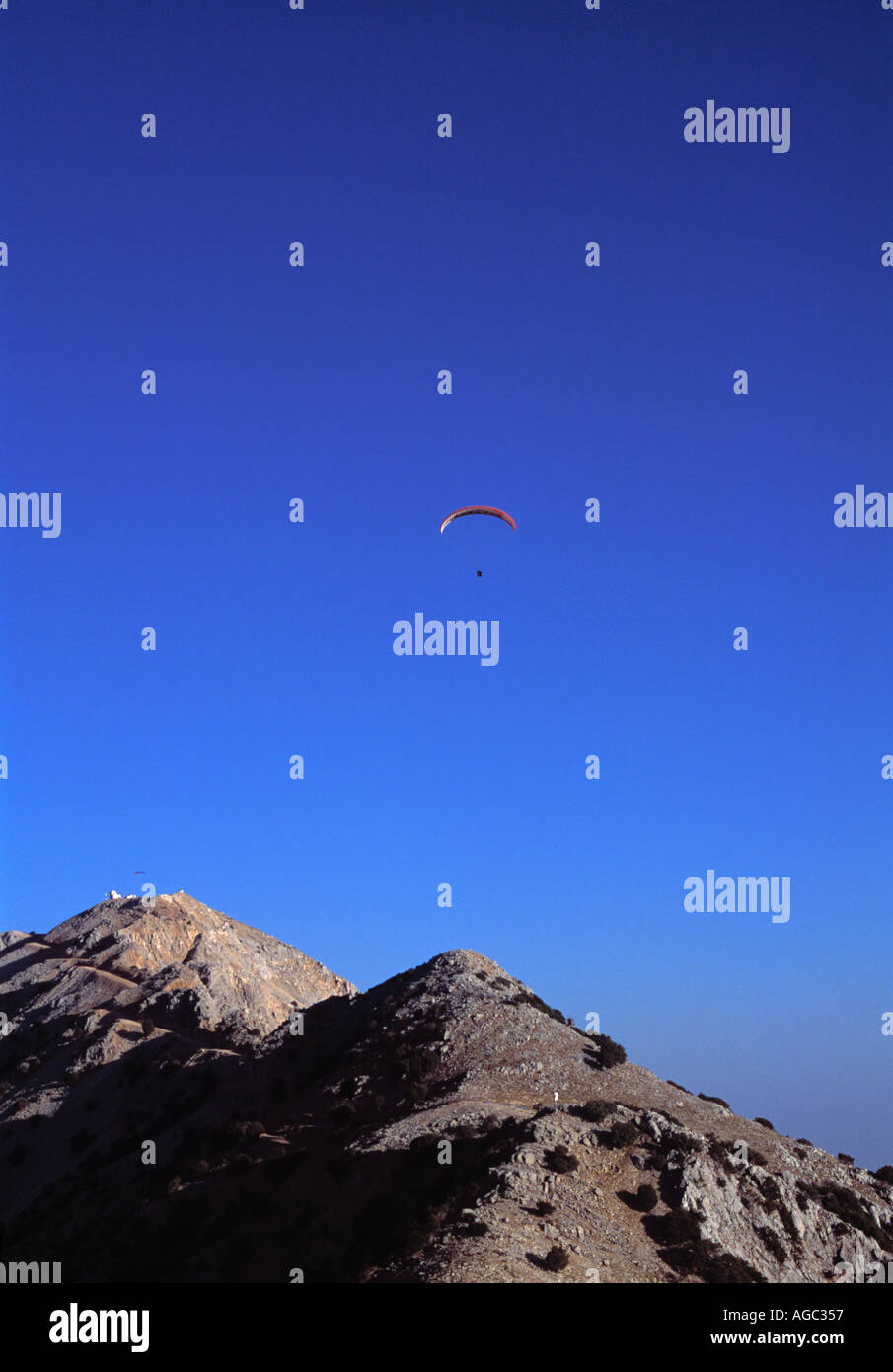 Gleitschirm fliegen Babadag Berg in der Nähe von Ölüdeniz Stockfoto