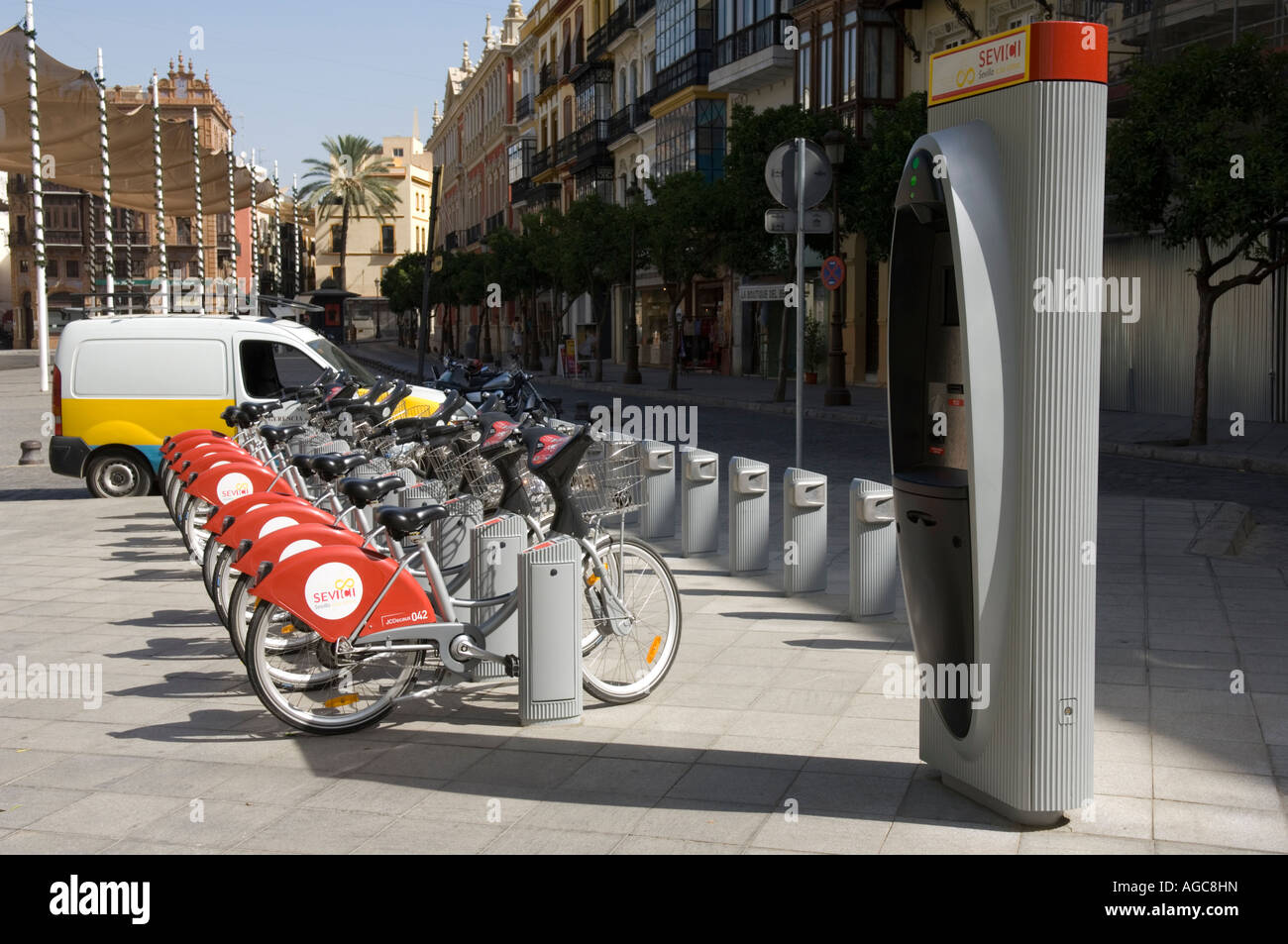 Sevilla-Sevilla-Spanien-The Sevici öffentlich geförderten Fahrrad Verleih teilen Schema befindet sich verschiedene Punkte in der Stadt Stockfoto