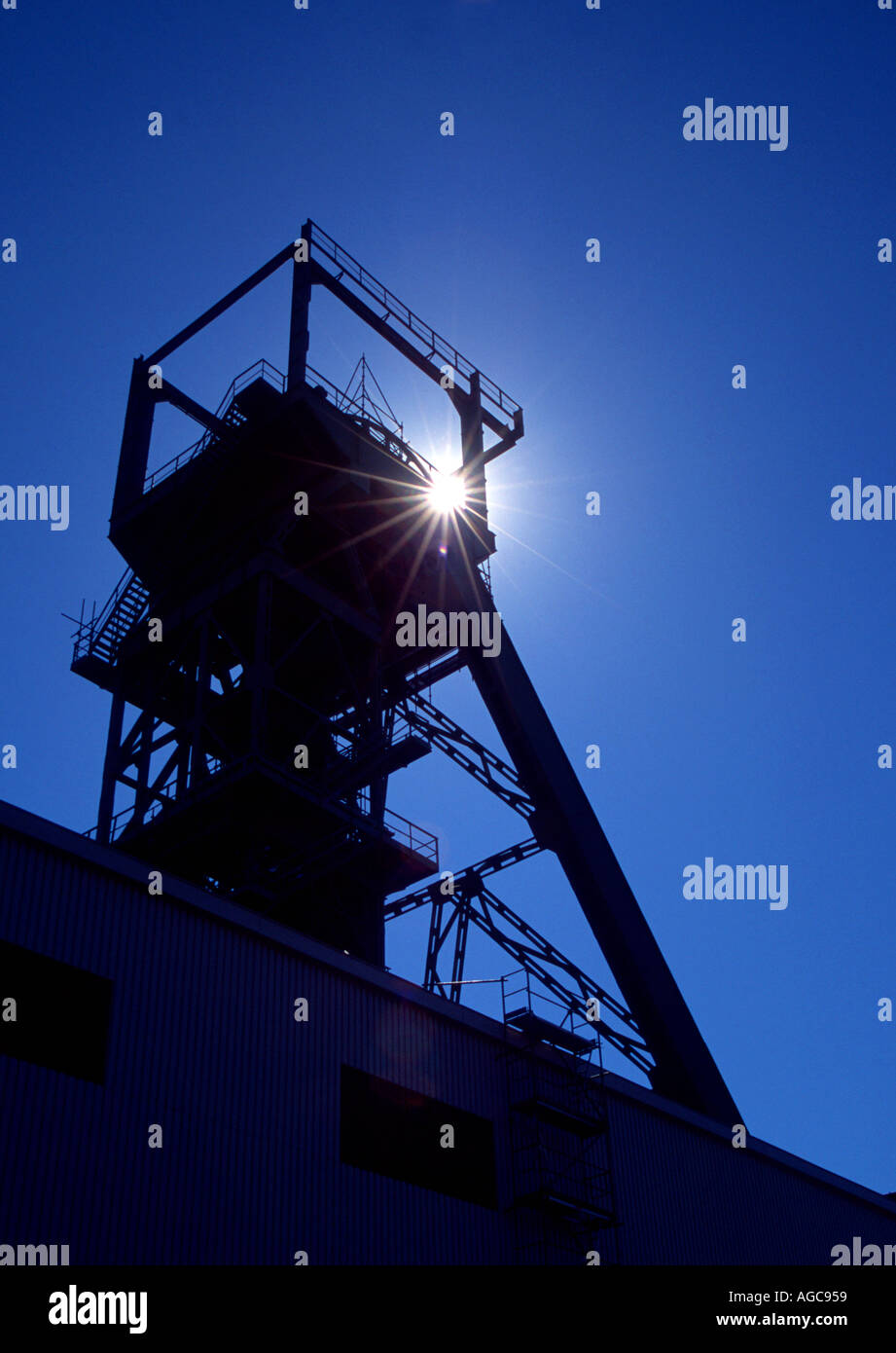 Kohlemine schleppen der Ausrüstung gegen die Sonne in Bochum in der Ruhr Bezirk von Nordrhein-Westfalen in Deutschland Stockfoto