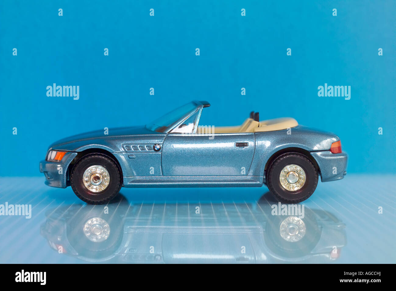 BMW Z3 Roadster aus dem JAMES BOND Film Golden Eye Stockfoto