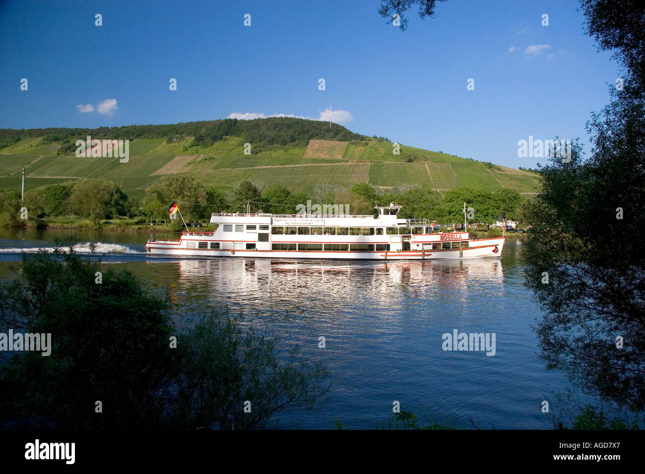 Schifffahrt auf der Mosel im Nordwesten Deutschlands. Stockfoto
