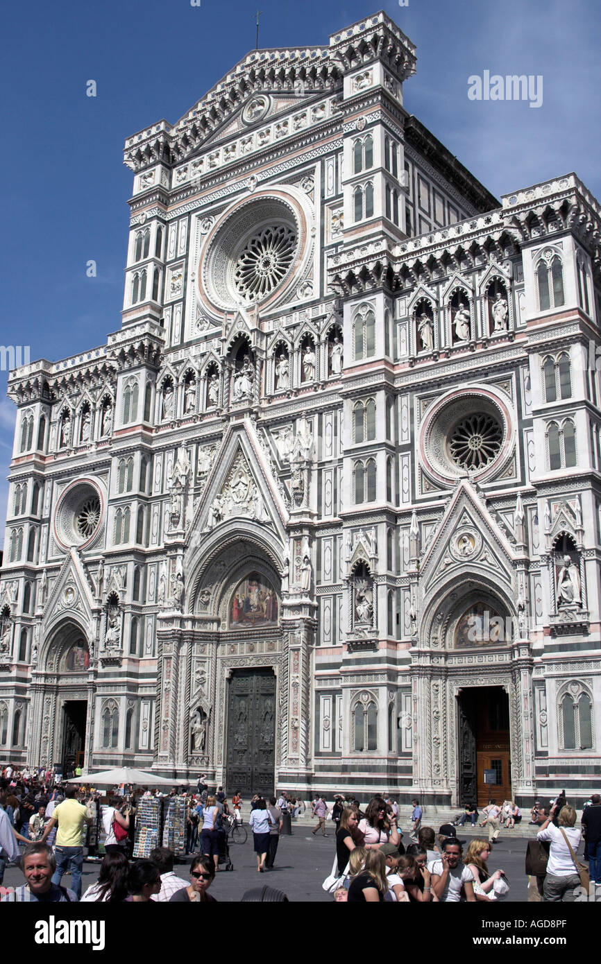 Dies ist ein Abschnitt der Front und Main Eingang den Dom der Santa Marie Del Fiore in Florenz seine Marmor-Fassade, dass wa Stockfoto