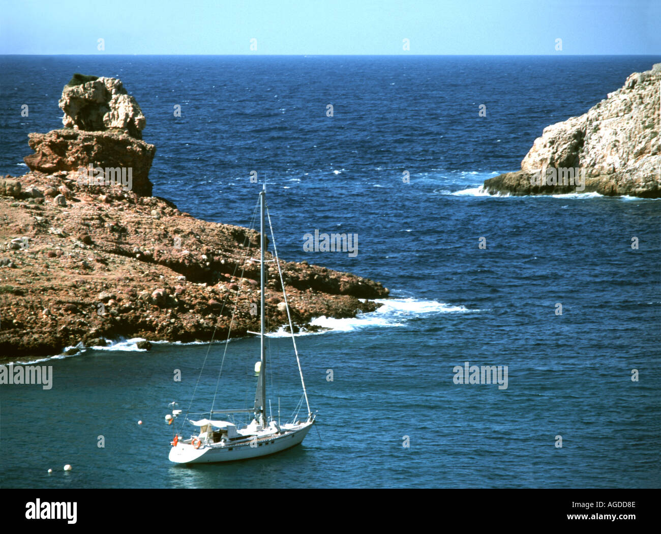 Die felsige Küste bei Cala Morell Stockfoto