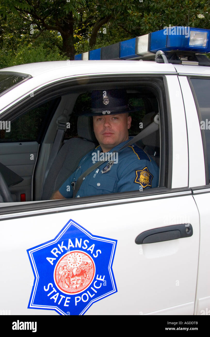 Arkansas State Police Trooper und Mietwagen in Ozark, Arkansas. Stockfoto