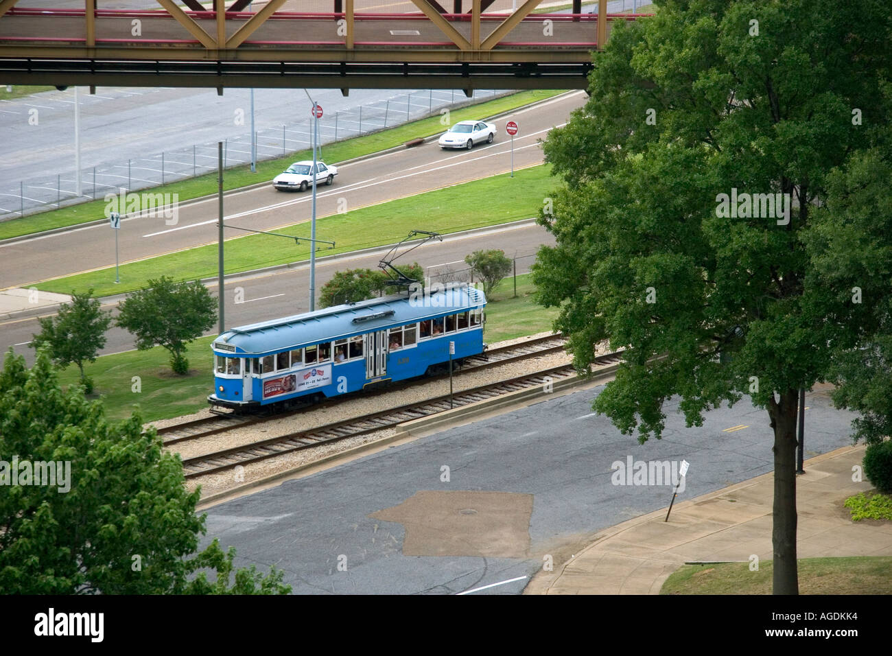 Retro-Straßenbahn entlang dem Mississippi Fluß in Memphis, Tennessee. Stockfoto