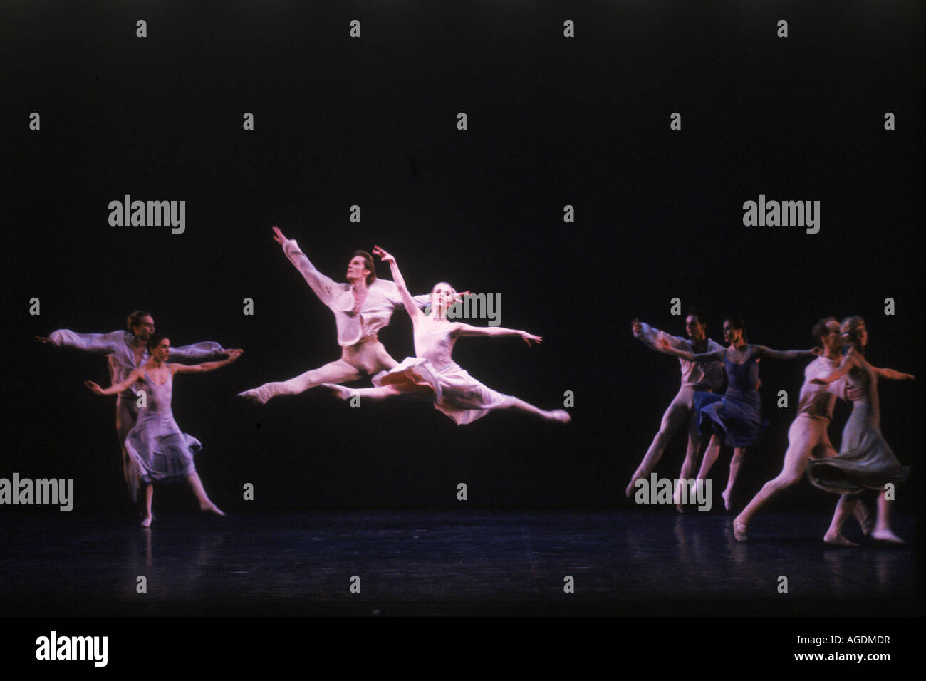 Ballett der Staatsoper Stockholm Sinfonietta von Jiri Kylian durchführen Stockfoto