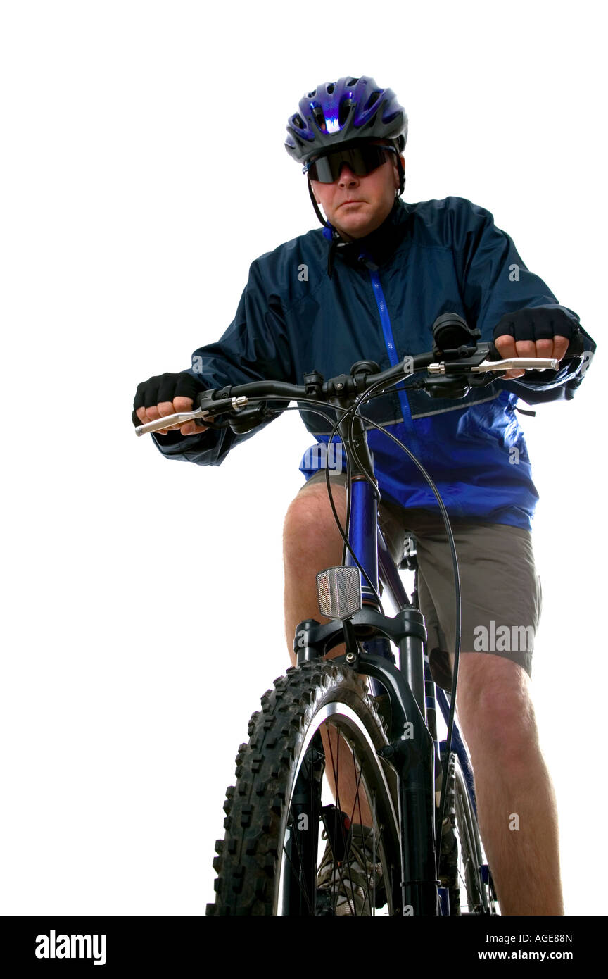 Mann auf einem Mountainbike isoliert auf weißem hohen Schlüssel gedreht Stockfoto