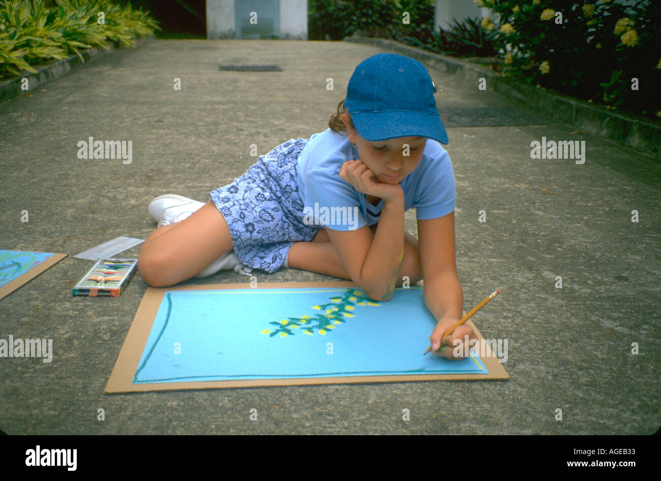 Mädchen in Alter 11 in der Schule ein Bild zeichnen. Hong Kong China Asien Stockfoto