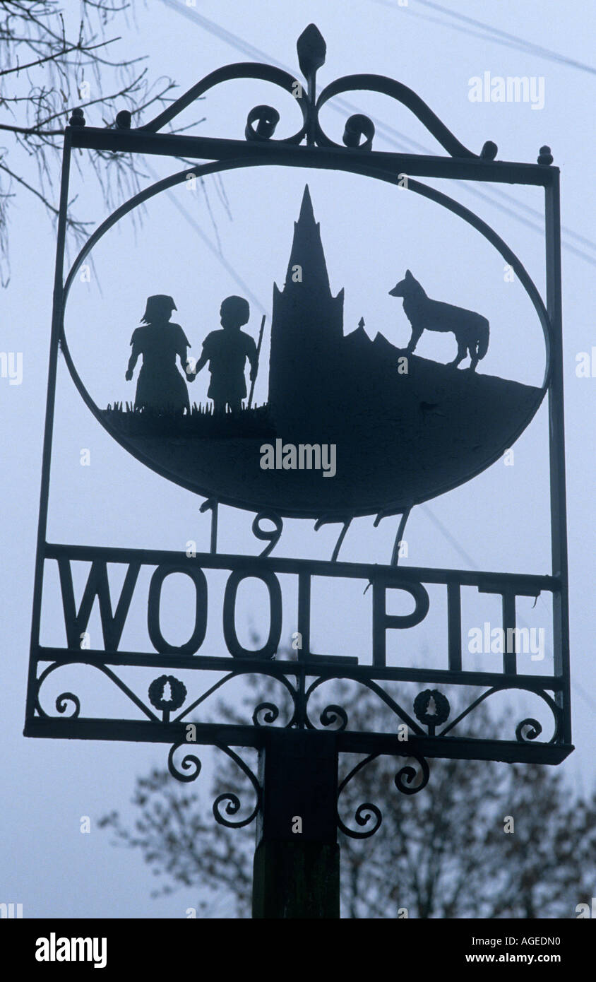 Woolpit Ortsschild Stockfoto