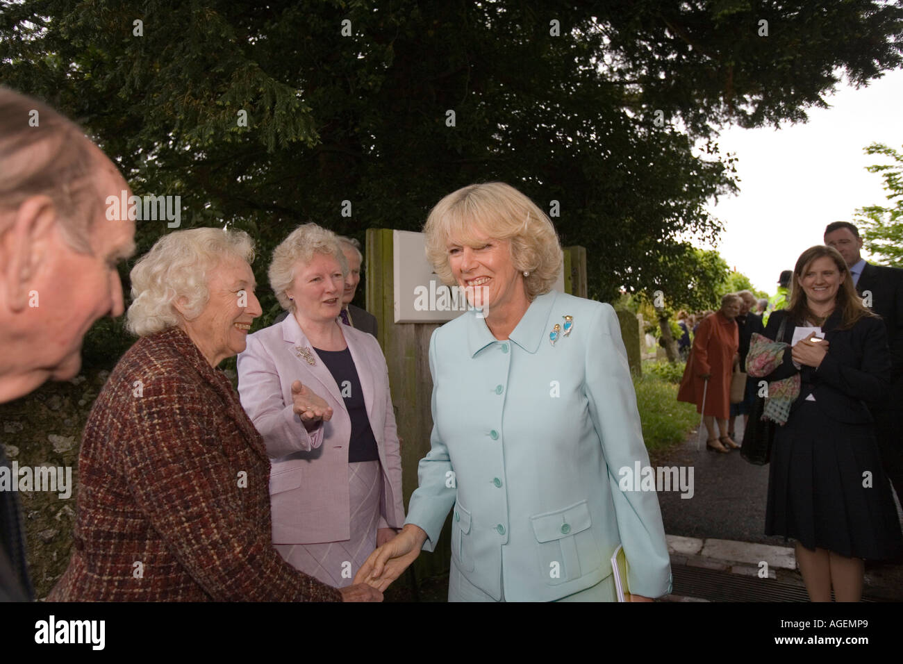 Camilla Parker Bowles treffen Dame Vera Lynn. Ditchling, East Sussex England 2006 Stockfoto